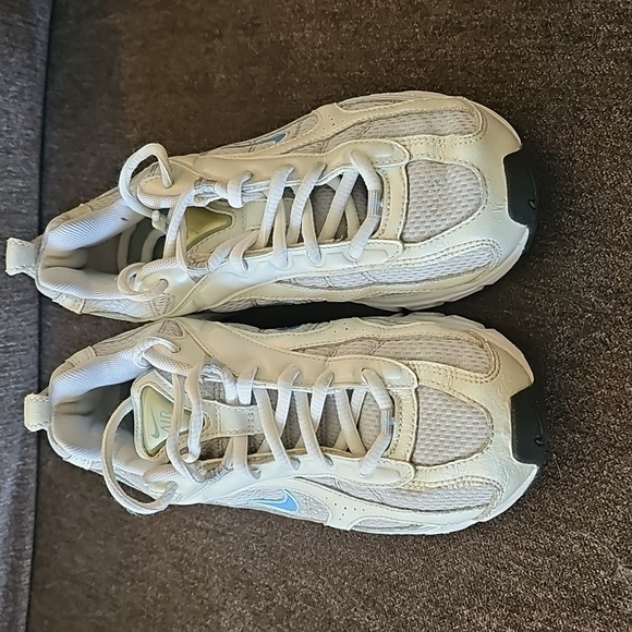 Nike Air Women's Running Shoes 🩵🩵🩵 - Picture 3 of 9